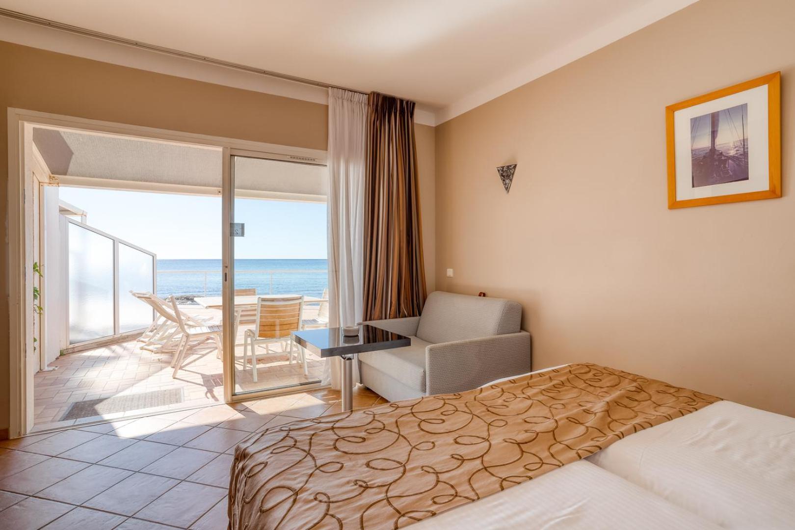 Roc Hotel - Hotel 4 Etoiles Les Pieds Dans L'Eau لو لا فاندو المظهر الخارجي الصورة
